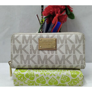 Michael Kors Off White Leather MK Printed Zip Around Credit Card Wallet